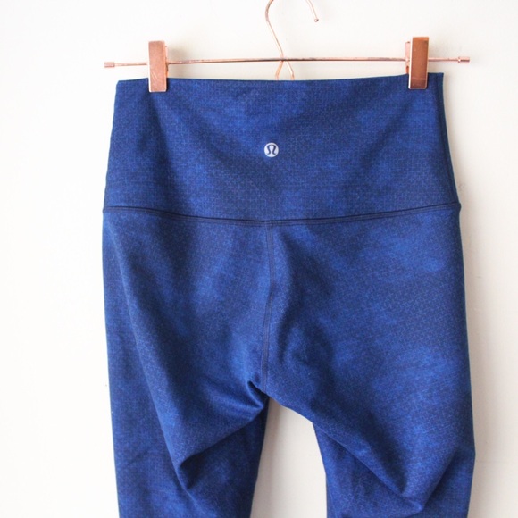 Lululemon Wunder Under Crop - Picture 7 of 11